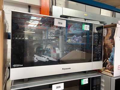 Lot 2014 - Panasonic NN-SF464M inverter digital microwave...