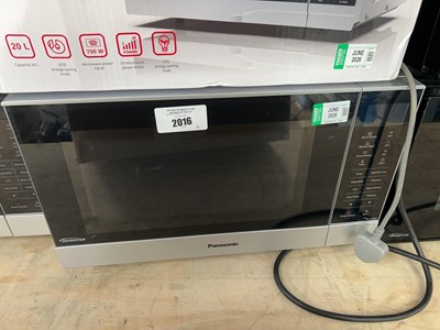 Lot 2016 - Panasonic NN-SF464N inverter digital microwave...