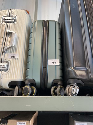 Lot 1243 - Small Samsonite hard shell suitcase in green