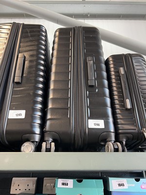 Lot 1246 - 2 Samsonite hard shell suitcases in black
