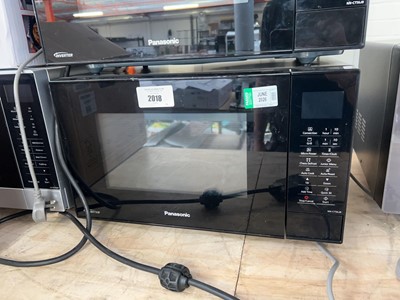 Lot 2018 - Panasonic NN-CT56JB inverter digital microwave...