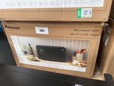 Lot 2021 - Panasonic NN-ST22QB digital microwave oven in...