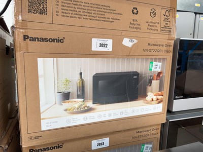 Lot 2022 - Panasonic NN-ST22QB digital microwave oven in...