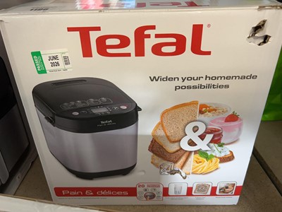 Lot 1196 - Tefal bread maker in box