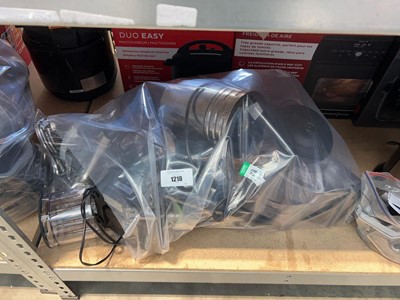 Lot 1218 - Bag of mixed blender parts from brands such as...