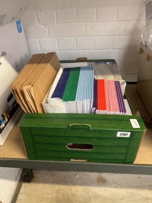 Lot 2107 - Tray containing various size postage jiffy...