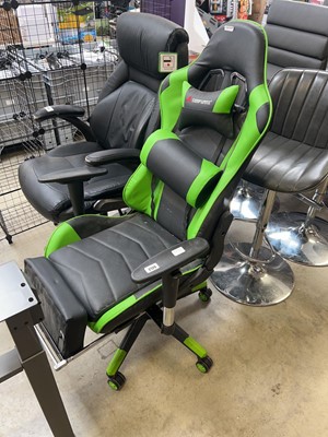 Lot 2120 - JL black and green leatherette office armchair