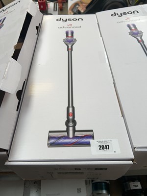 Lot 2047 - Dyson V8 Advance cordless stick vacuum cleaner...