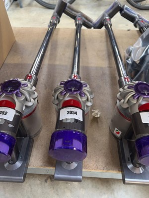 Lot 2054 - Dyson V8 Advance cordless stick vacuum cleaner...