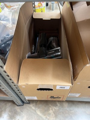 Lot 2056 - Samsung Jet 75E cordless stick vacuum cleaner...