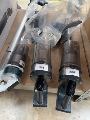 Lot 2058 - Samsung Jet 75E cordless stick vacuum cleaner...
