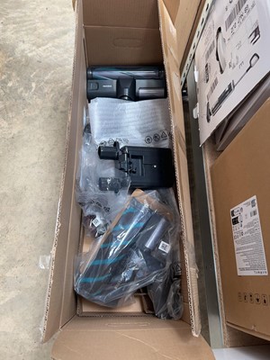 Lot 2059 - Samsung Jet 75E cordless stick vacuum cleaner,...