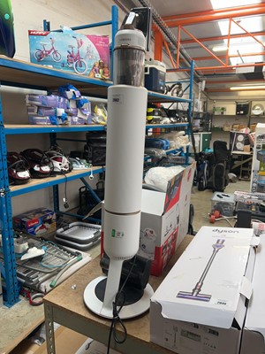 Lot 2062 - Samsung Bespoke Jet cordless stick vacuum...