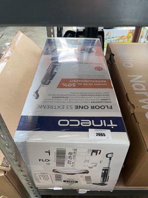 Lot 2065 - Tineco Floor One S3XG upright cordless vacuum...