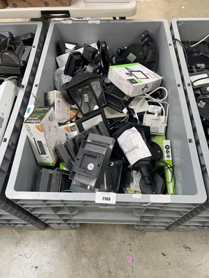 Lot 2169 - Grey pallet box containing unboxed Lutec...