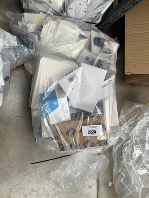 Lot 2224 - Large bag containing mixed electrical items...