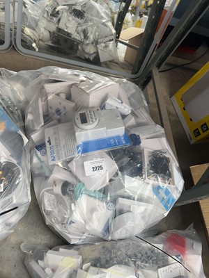 Lot 2225 - Large bag containing mixed electrical items...