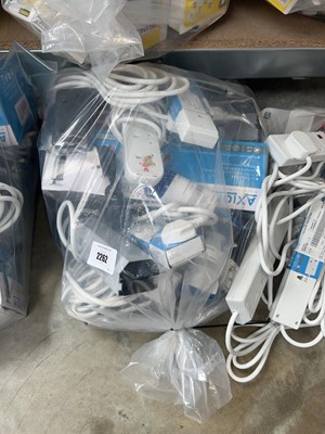 Lot 2262 - Bag containing mixed style extension leads