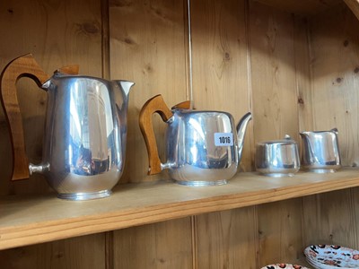 Lot 1016 - Mid century Piquot ware service