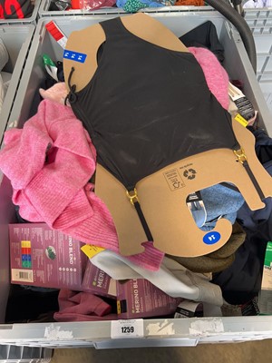 Lot 1259 - Pallet box (not included) containing mixed...