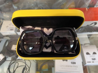 Lot 1276 - Marc Jacobs designer sunglasses with case