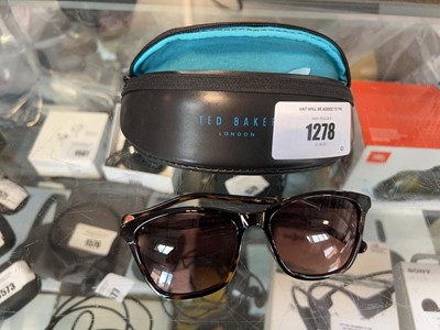 Lot 1278 - Ted Baker designer sunglasses with case