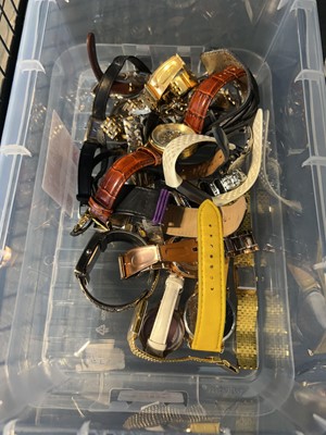 Lot 1063 - Small plastic tray of various wristwatches