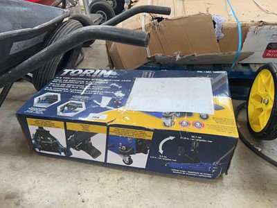 Lot 2310 - Boxed Torin 2.5t aluminium floor jack