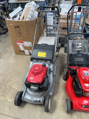 Lot 2312 - Honda HRB476C self propelled petrol lawnmower...
