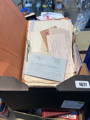 Lot 1077 - 2 boxes of miscellaneous homewares including...