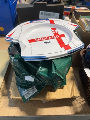 Lot 1082 - Quantity of England themed children's plates