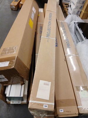Lot 186 - Boxed Luxburg green screen projection screen,...
