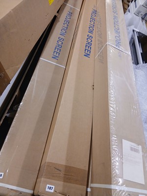 Lot 187 - Boxed Luxburg green screen projection screen,...