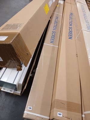 Lot 188 - Boxed Luxburg green screen projection screen,...