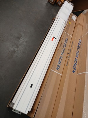 Lot 189 - Giotto tensioned 1.8 x 1.01m projection screen...