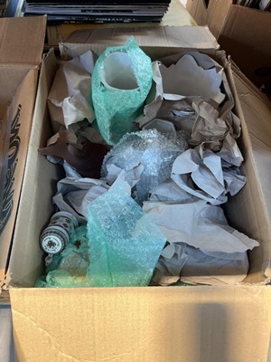 Lot 1450 - 3 small boxes of various tankards, glassware...