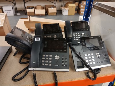 Lot 233 - 5 Yealink office desk phones