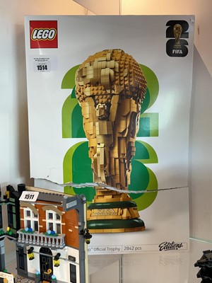Lot 1510 - Box containing LEGO flowers and a Bugatti...