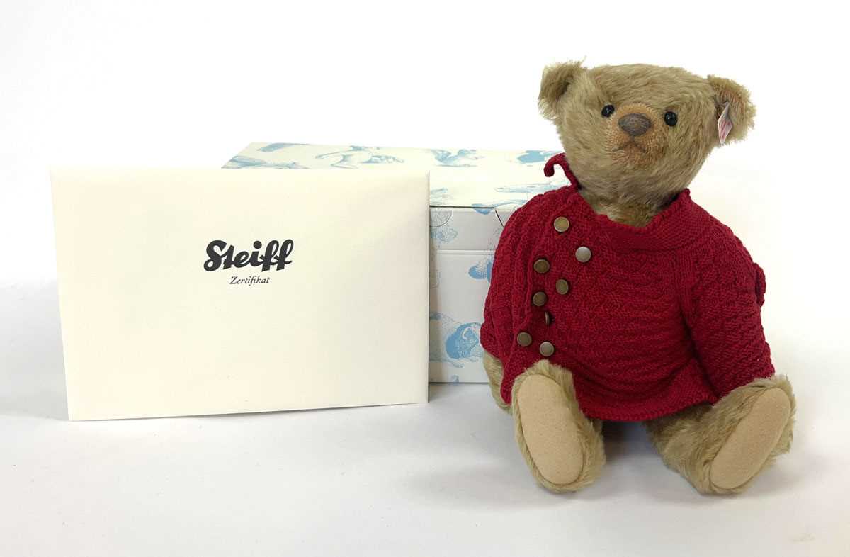 Lot A 2009 limited edition boxed Steiff 'Stratford'...