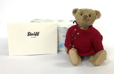 Lot A 2009 limited edition boxed Steiff 'Stratford'...