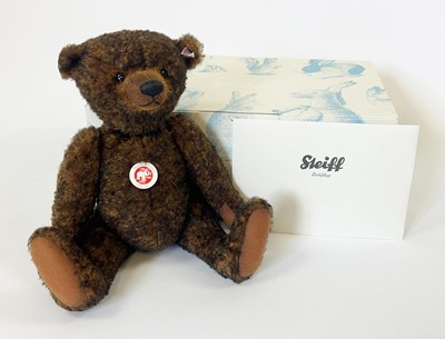 Lot A 2011 boxed, limited edition Steiff 'Toffee...