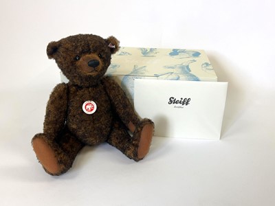 Lot A 2011 boxed, limited edition Steiff 'Toffee...