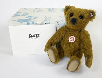 Lot A 2009 boxed, limited edition Steiff 'Edward...