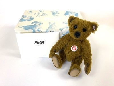 Lot A 2009 boxed, limited edition Steiff 'Edward...
