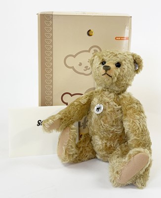 Lot A 2008 boxed, limited edition Steiff 'Paul the...