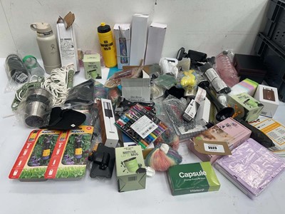 Lot 3523 - 2 large bags of assorted household items