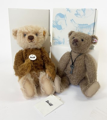 Lot A 2010 boxed limited edition Steiff 'Keepsake'...