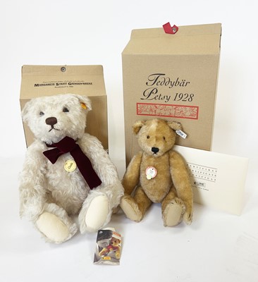 Lot A boxed Steiff Classic 42cm bear with growler,...