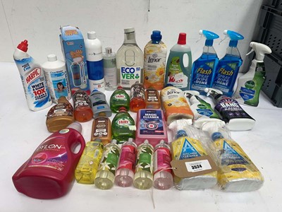 Lot 3524 - Household cleaning products including laundry...