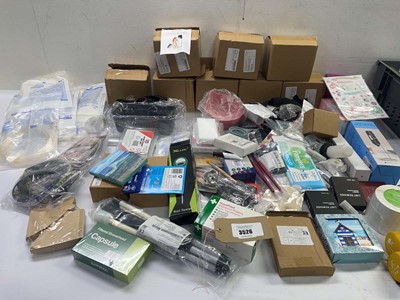 Lot 3526 - 3 bags of assorted household items